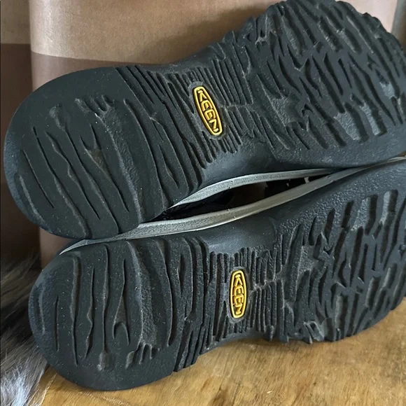 KEEN Women's Rose Sandals in Black/Neutral Gray - Picture 11 of 12